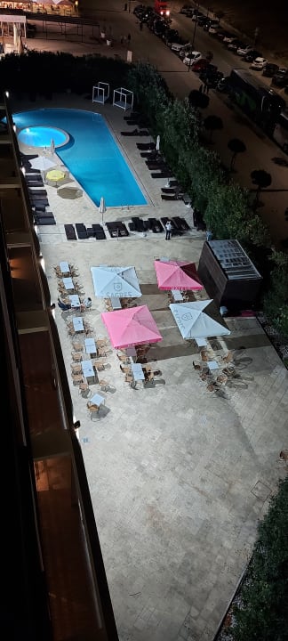 Pool Tryp Lisboa Caparica Mar