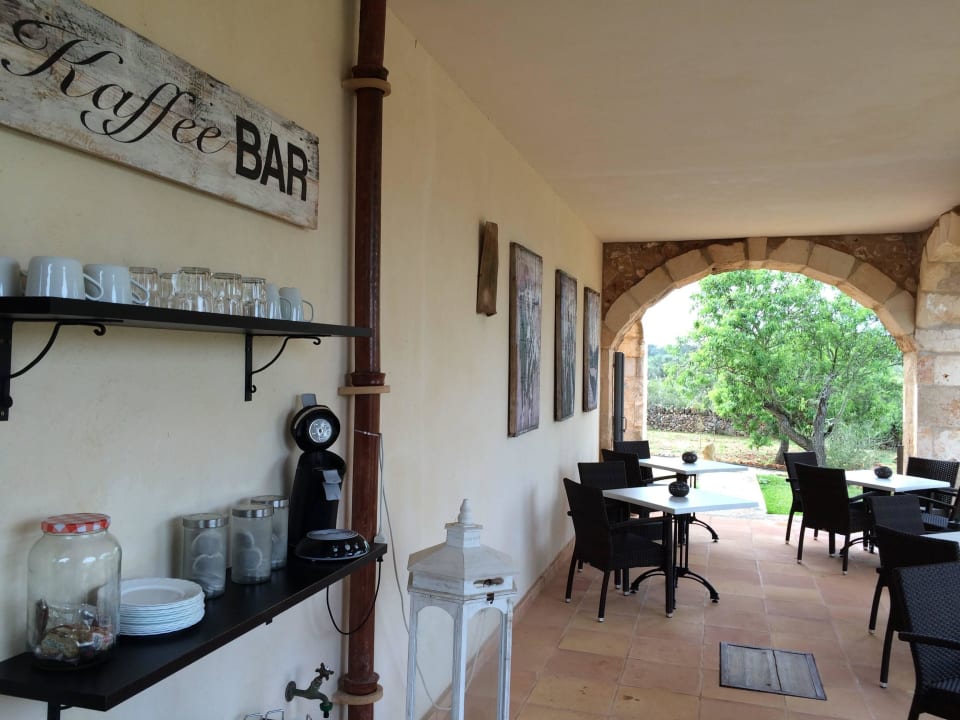 Die Kaffee-Bar auf der Terrasse  Finca Es Pinaretta