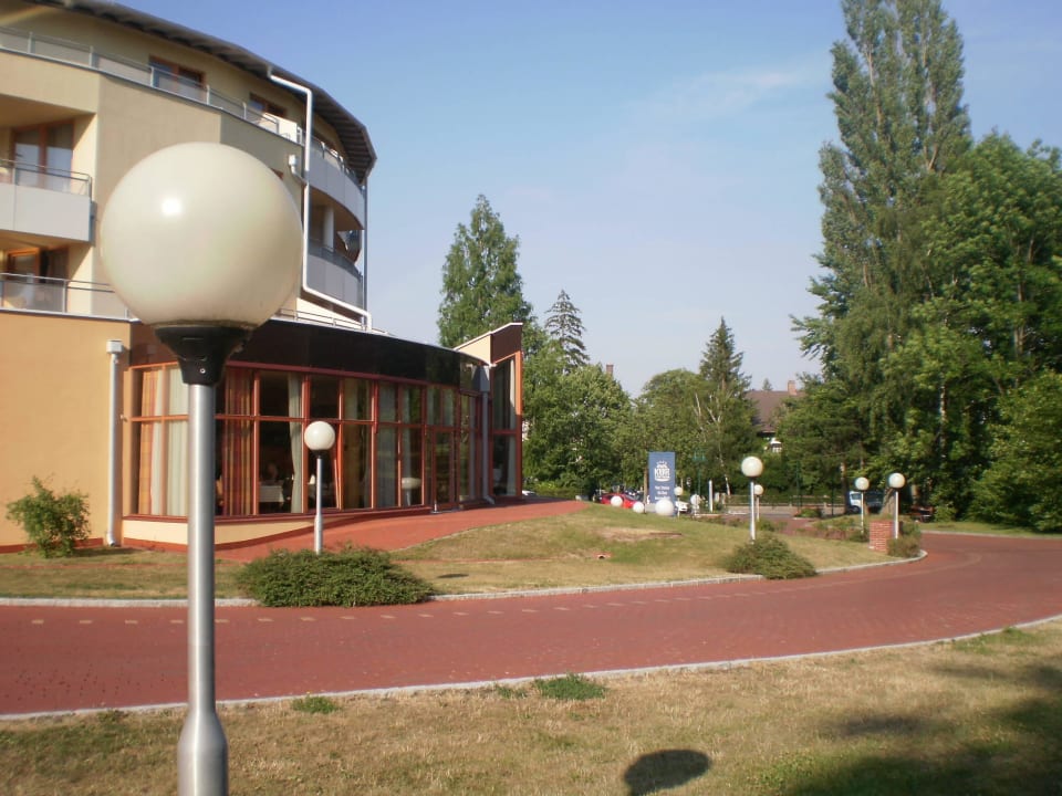 Hotel von außen Vivea Hotel Bad Vöslau