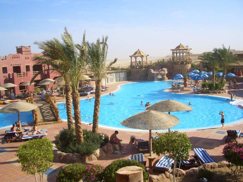 Schöner Pool Charmillion Sea Life Resort