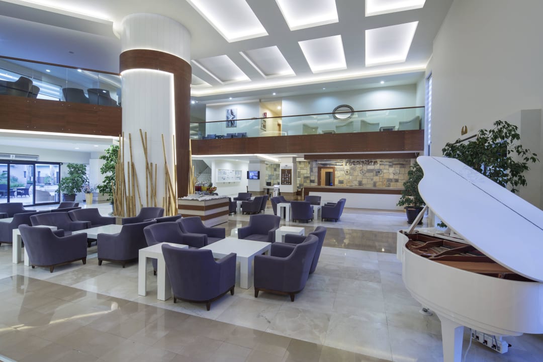 Lobby & Eingang Green Bay Resort & Spa