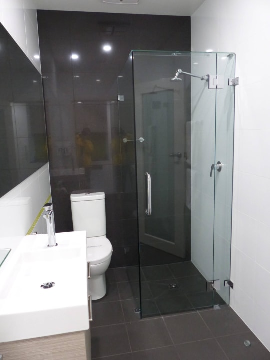 Bad Golden Chain Tower Motor Inn