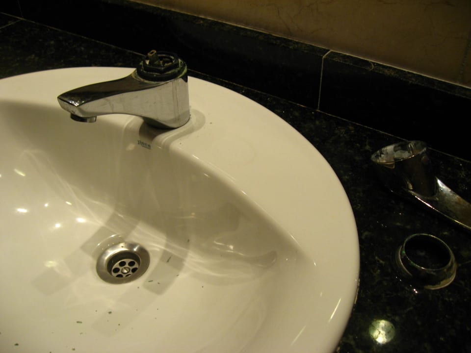 Verrottete Armaturen allsun App.-Hotel Orient Beach