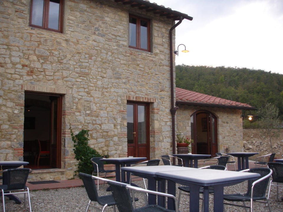 Terrasse und Eingang Hotel Podere Le Noci