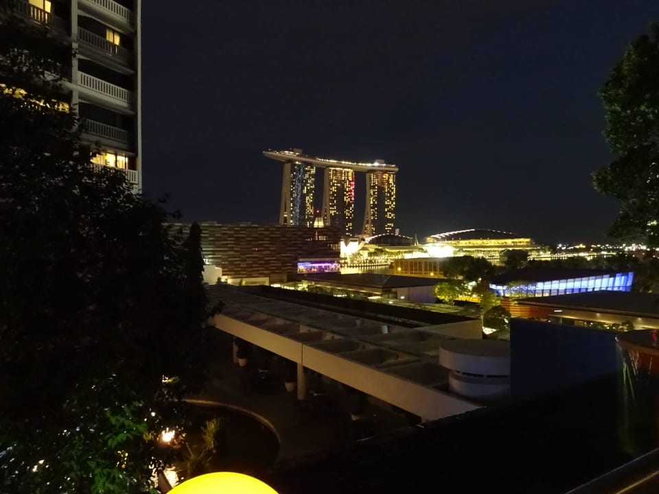 Ausblick von der Pool Ebene Parkroyal Collection Marina Bay