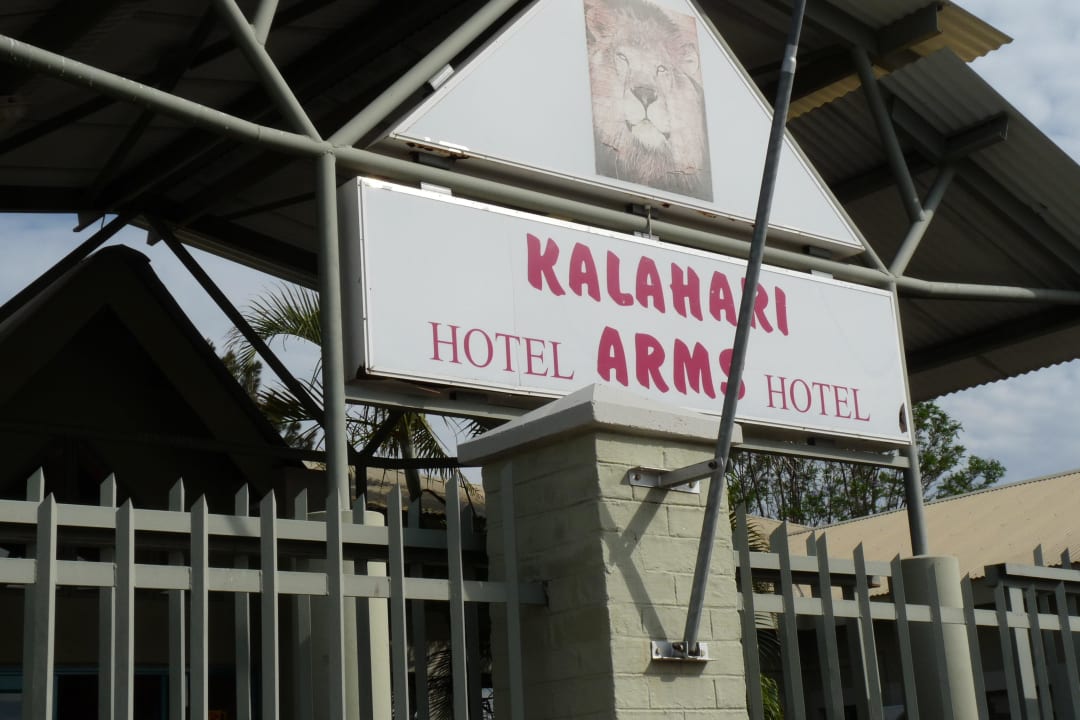 Hoteleingang Kalahari Arms Hotel