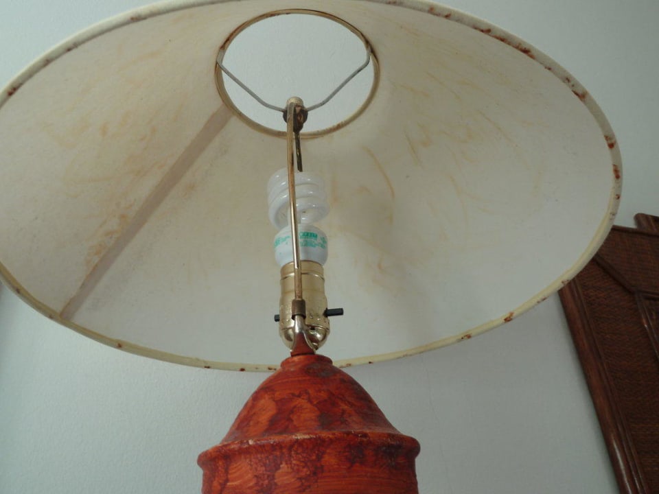 Defekte Nachttischlampe mit Stockflecken Royalton Splash Punta Cana