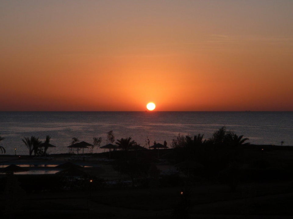 Wschód słońca Three Corners Equinox Beach Resort