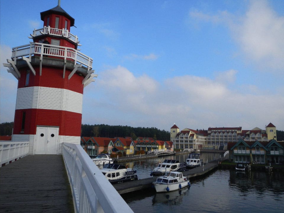Anlage mit Leuchtturm Precise Resort Hafendorf Rheinsberg