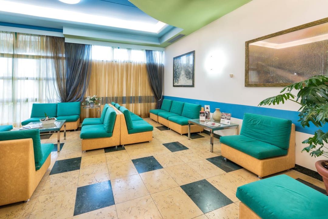 Lobby West Point Airport Hotel