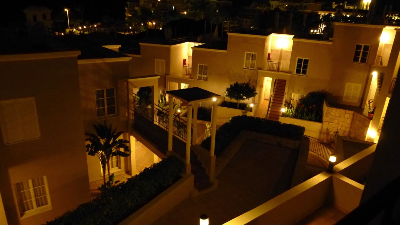 Anlage bei Nacht Los Olivos Beach Resort