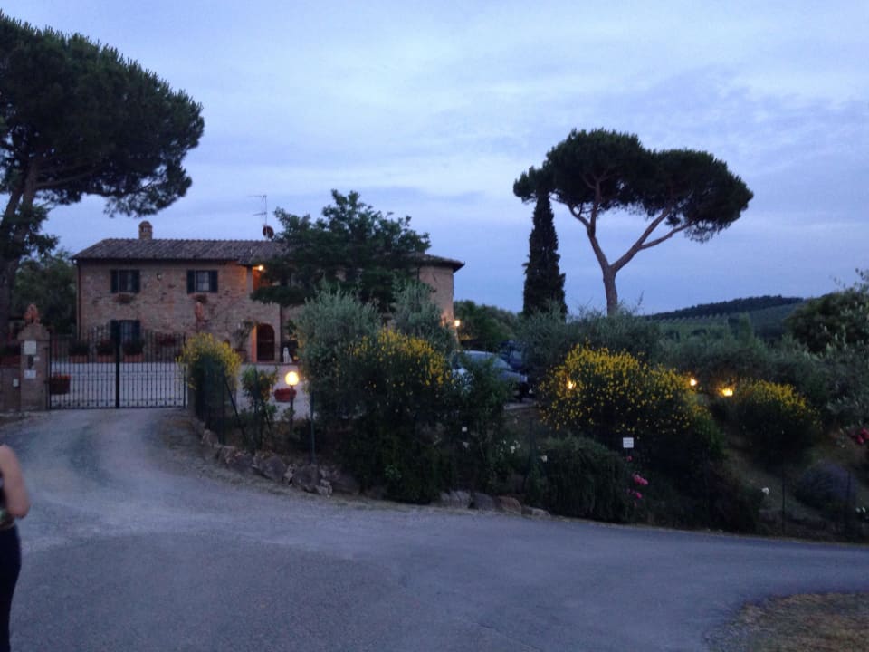 Ferienhäuschen am Abend Hotel La Fornace di Racciano