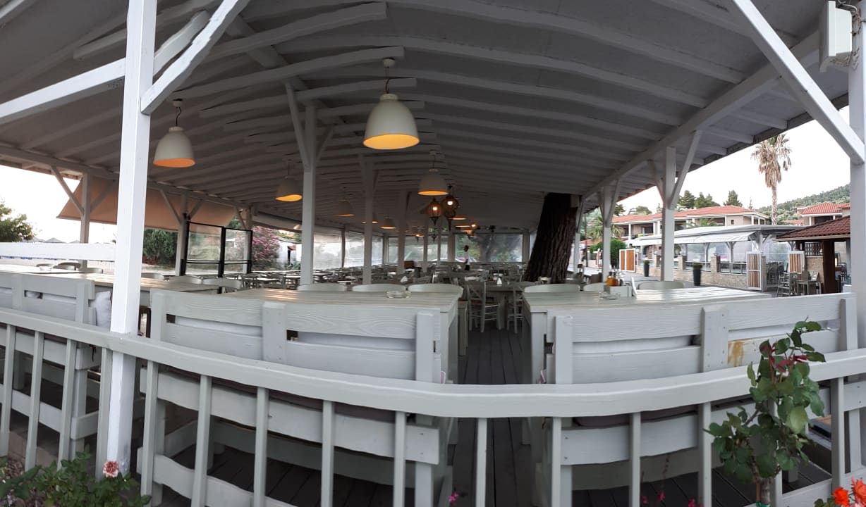 Außenansicht Hotel Lagomandra Beach