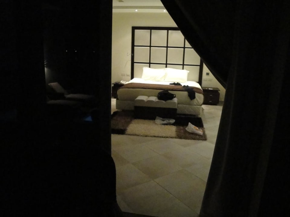 Bett in der Mastersuite SUNRISE Crystal Bay Resort