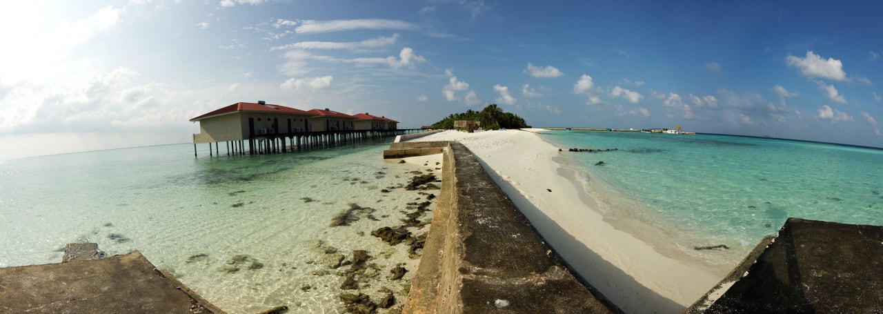 Insel von der schmalsten Stelle Summer Island Maldives
