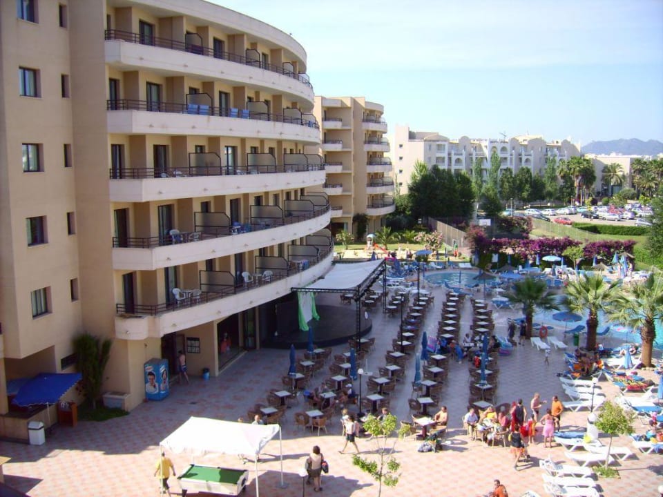 Haus 2 mit Außenbar und Bühne allsun App.-Hotel Orient Beach