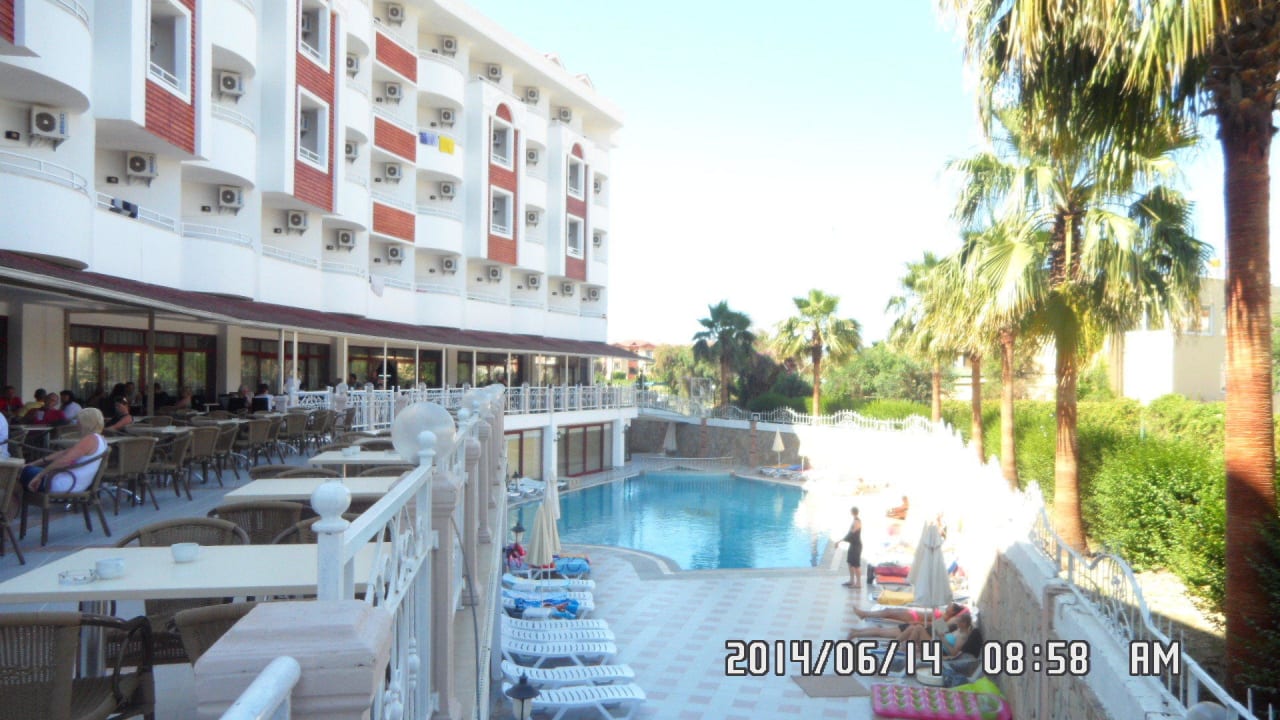 Der kleine Pool Side Royal Paradise Hotel