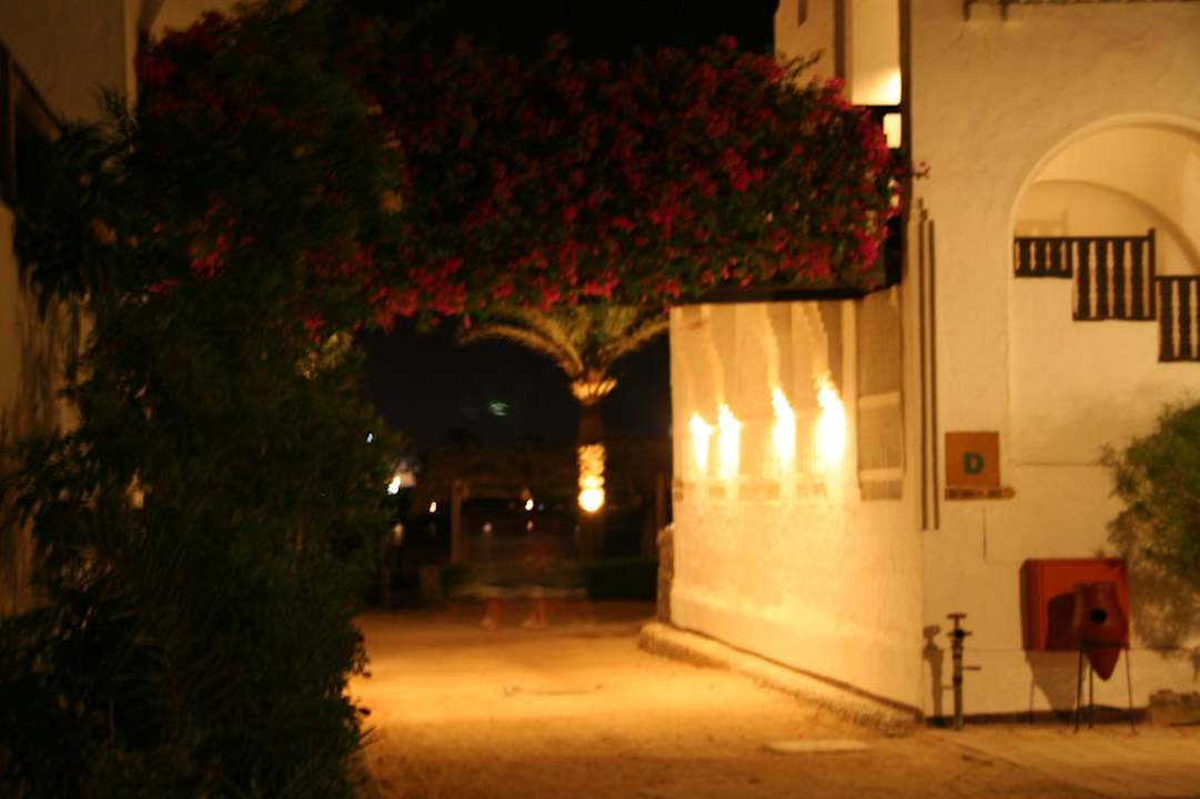 Hotel bei Nacht Arabella Azur Resort