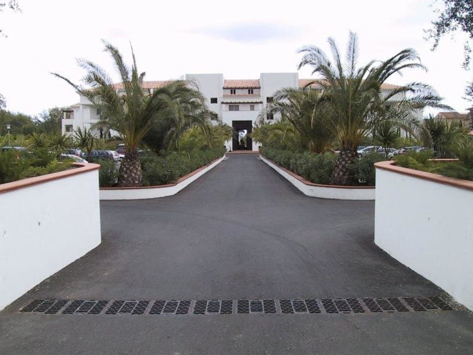 Einfahrt zur Hotelanlage Résidence Sognu Di Rena