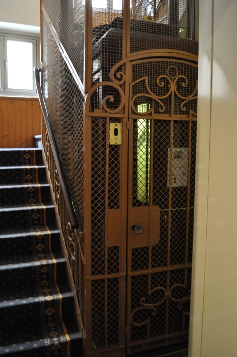 Der nostalgische Aufzug Hotel Miramare - Rapallo