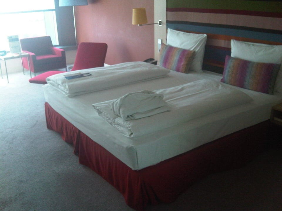 Das sehr bequeme Doppelbett Radisson Blu Hotel Frankfurt
