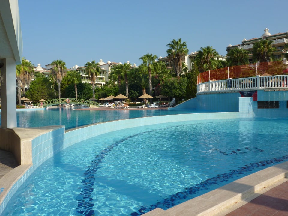 Kleiner Teil der grossen Poolanlage Hotel Defne Star