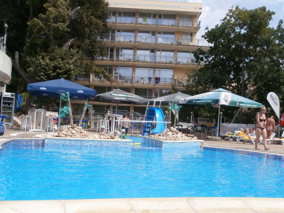Basen Hotel Holiday Park