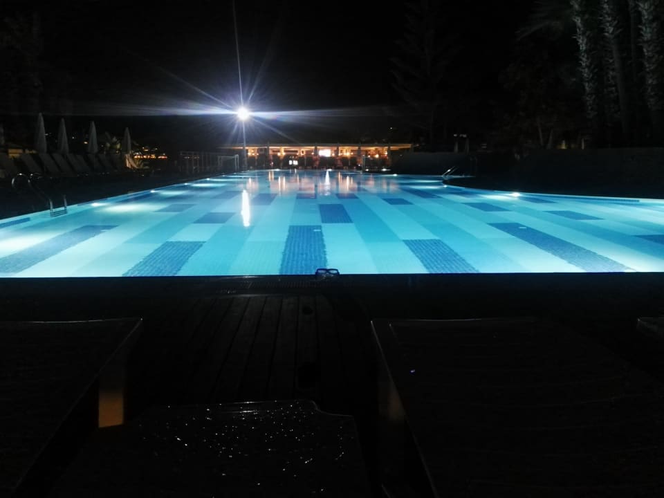Activity pool bei Nacht Labranda Alantur Resort