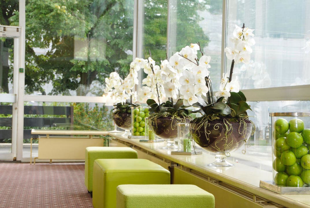 Lobby mit Ruhebereich Leoso Hotel Leverkusen