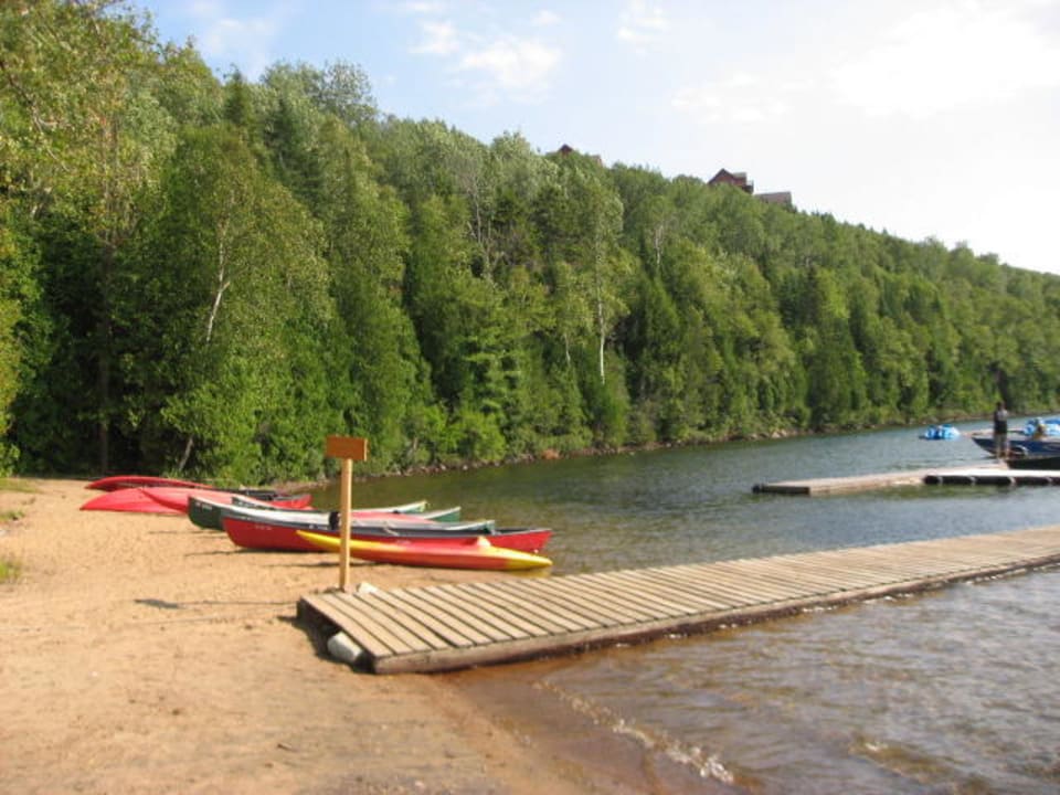 Bootssteg am See Hotel Sacacomie