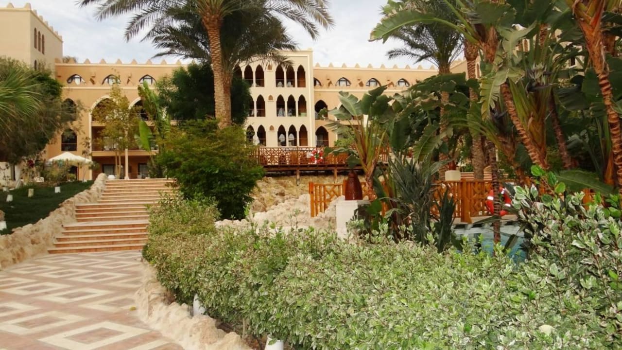 Terrassen mit viel Pflanzen Makadi Palace