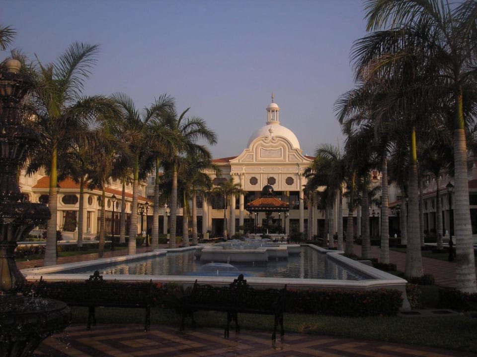 Innenhof mit Wasserspiele Hotel Riu Palace Riviera Maya