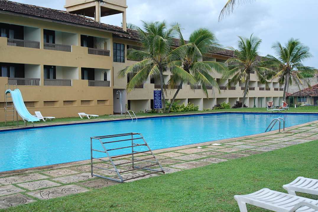 Großer Pool im Villageteil vom Hotel Hotel Koggala Beach