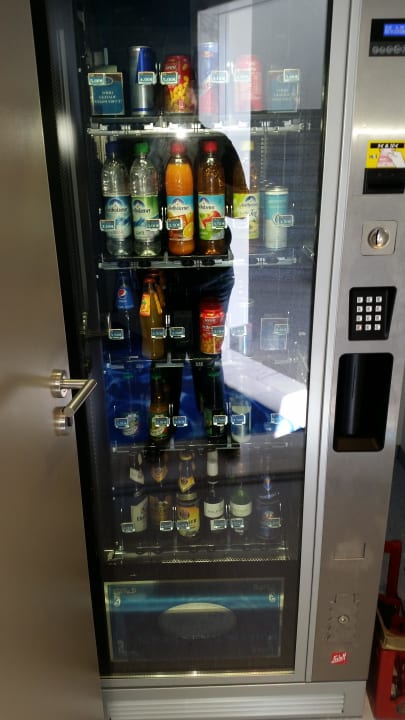 Die Minibar auf jedem Stock Hotel Victory Therme Erding