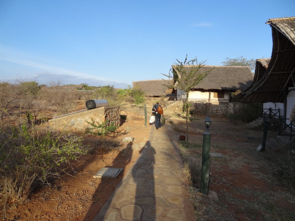 Weg vom Zelt zum Empfang Man Eaters Camp/Lodge