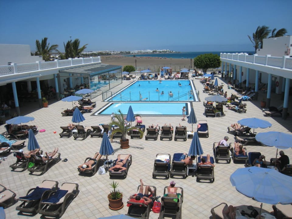 Ausblick auf den Poolbereich Hotel Las Costas