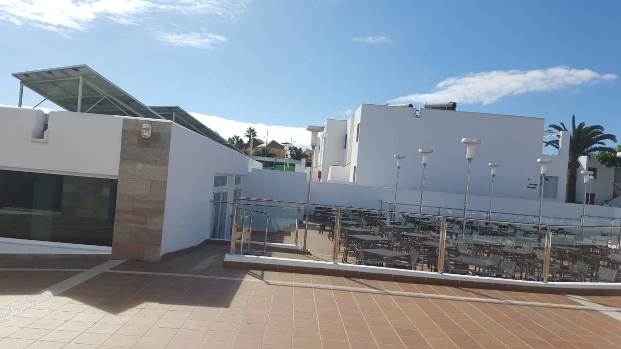 Außenterrasse vor Bar LABRANDA Bahía de Lobos