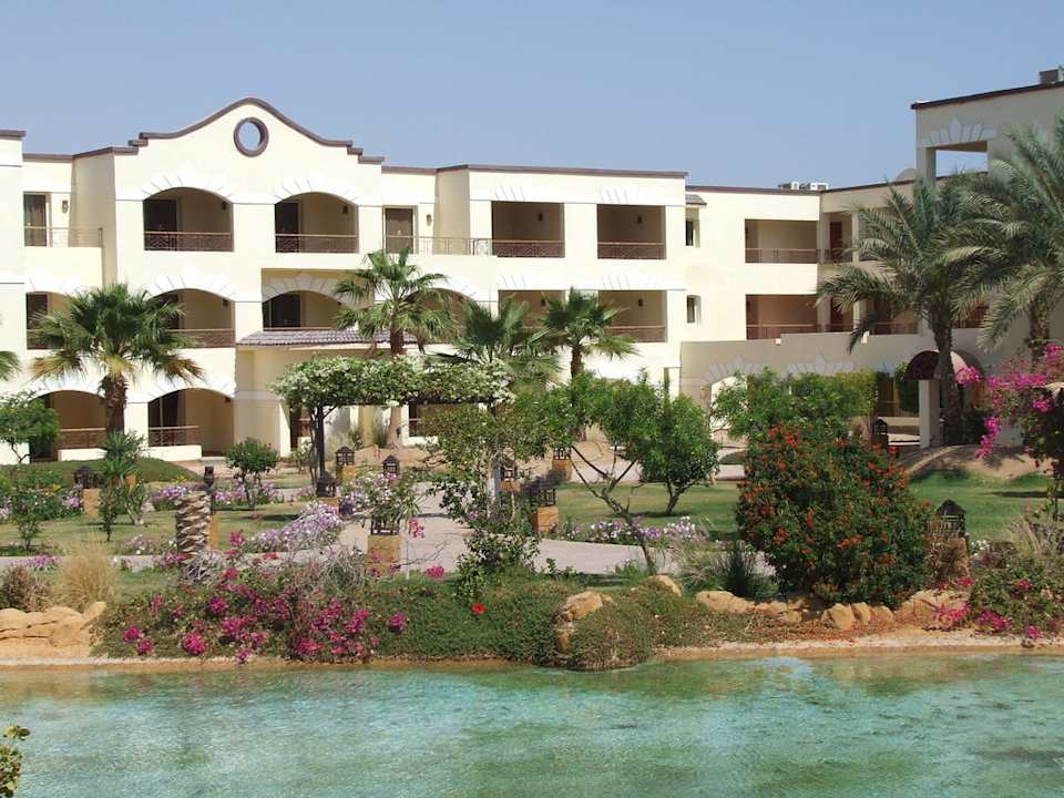 Hotel grounds Regency Plaza Aqua Park & Spa