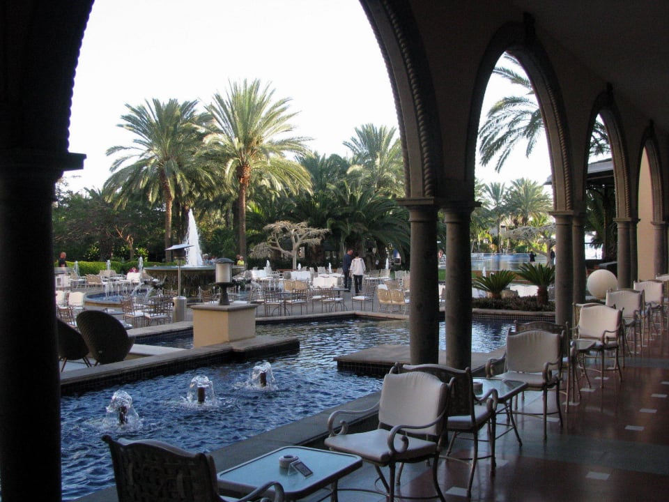 Außenbar Bereich unter Arkaden Lopesan Costa Meloneras, Resort & Spa