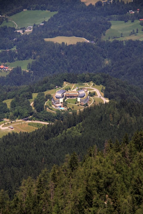 Pohled na hotel z Orlího hnízda Kempinski Hotel Berchtesgaden