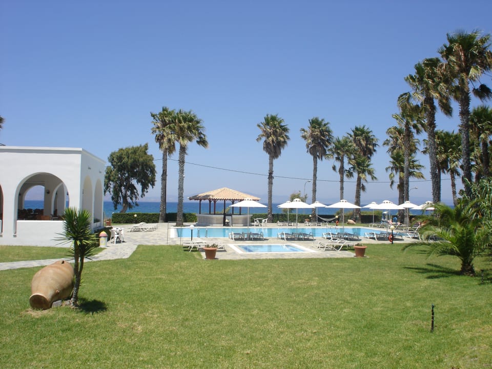 Pool Andromeda Apartments Hotel
