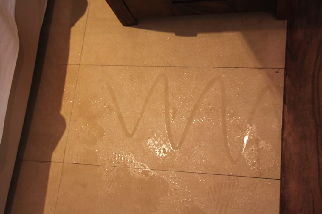 Feuchter Boden Royal Palms Beach Hotel