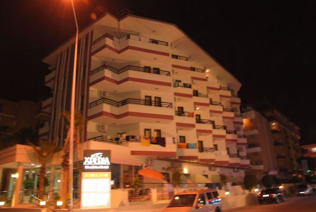 Xperia Kandelor nocą Xperia Kandelor Hotel