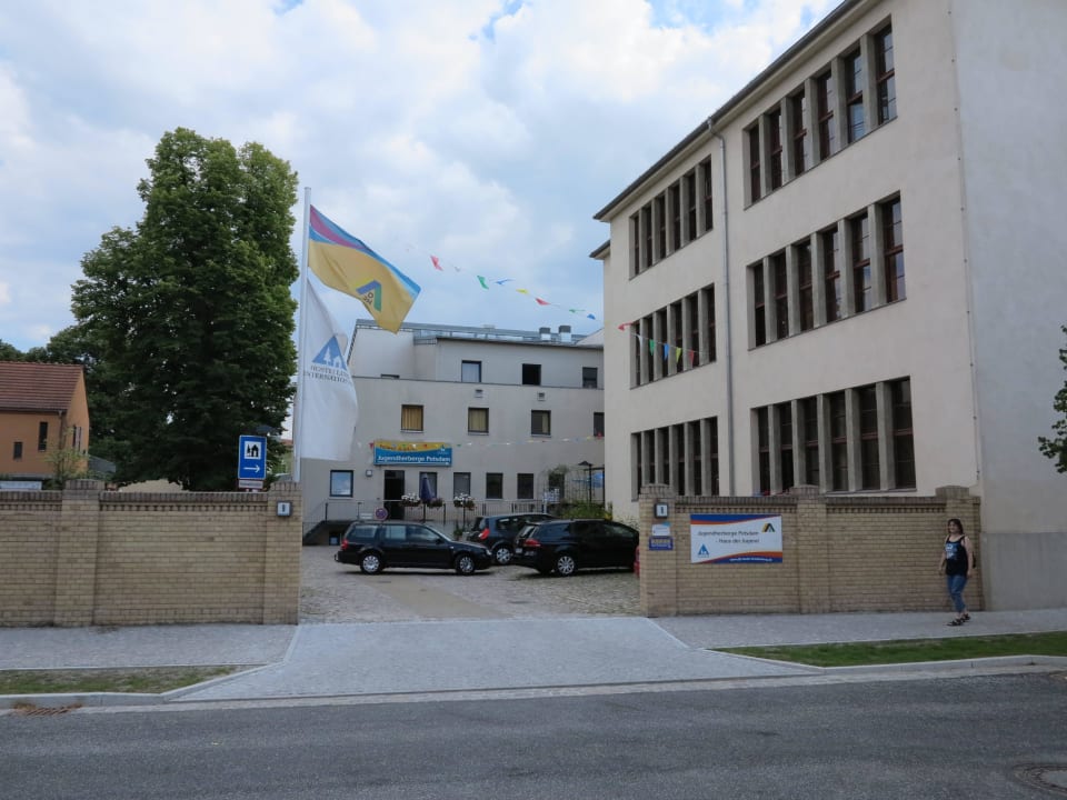 Blick von der Straße DJH Jugendherberge Potsdam