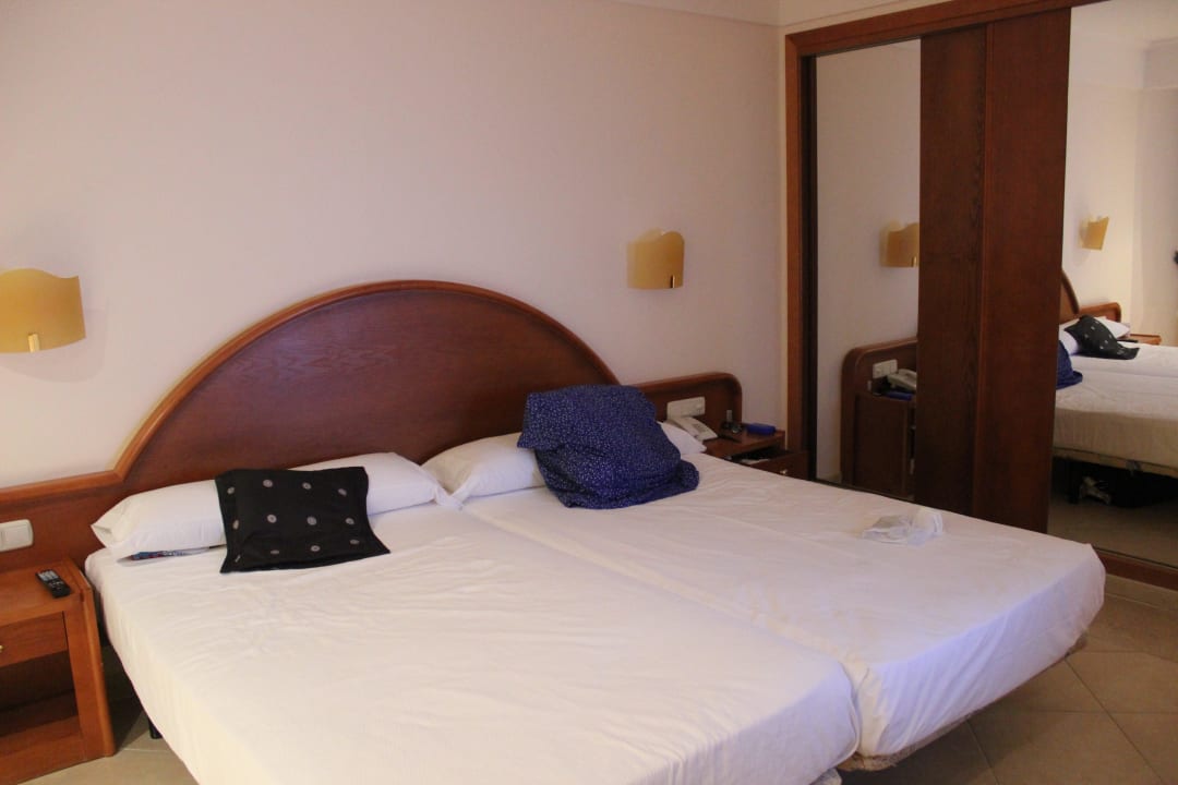 Bett, Schrank Hipotels Natura Palace