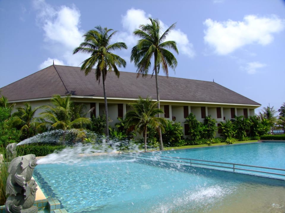 Zwei Pools Novotel Chumphon Beach Resort And Golf