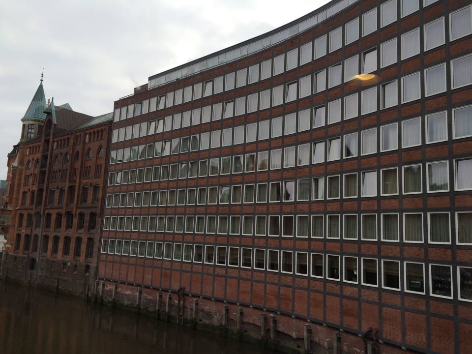 In der Speicherstadt  AMERON Hamburg Hotel Speicherstadt