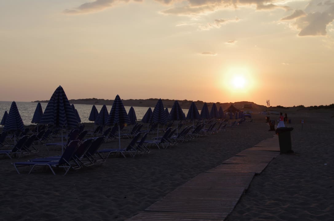 Plaża - zachód słońca Sandy Beach Resort