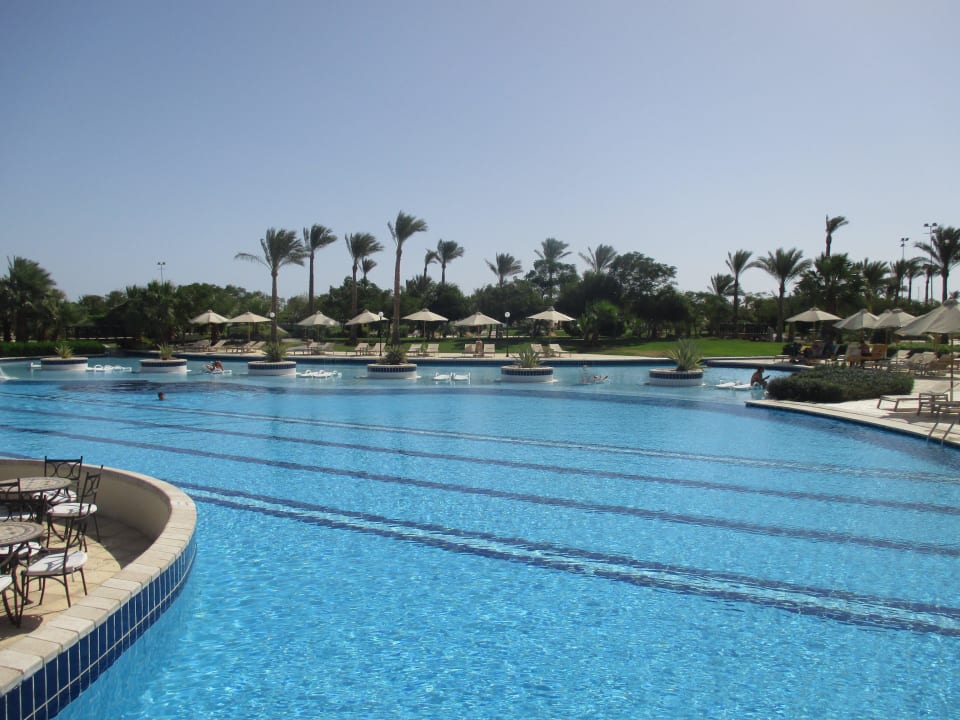 Großes Schwimmer-Becken Steigenberger ALDAU Beach Hotel