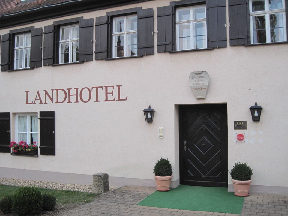 Einladender Eingang Landhotel Schloss Buttenheim